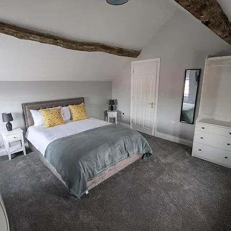 31 High Street - Modern & Stylish 2-Bed Apartment - Inc Parking Husbands Bosworth Exterior photo