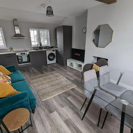 31 High Street - Modern & Stylish 2-Bed Apartment - Inc Parking Husbands Bosworth Exterior photo