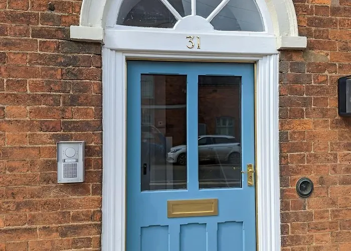 31 High Street - Modern & Stylish 2-Bed Apartment - Inc Parking