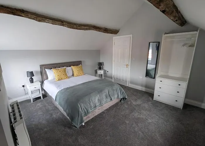 31 High Street - Modern & Stylish 2-Bed Apartment - Inc Parking