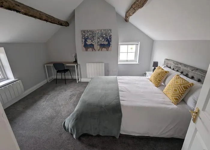 31 High Street - Modern & Stylish 2-Bed Apartment - Inc Parking