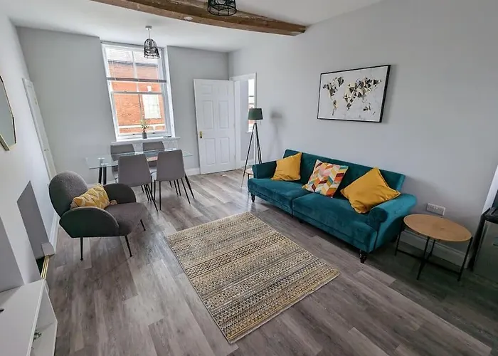 31 High Street - Modern & Stylish 2-Bed Apartment - Inc Parking