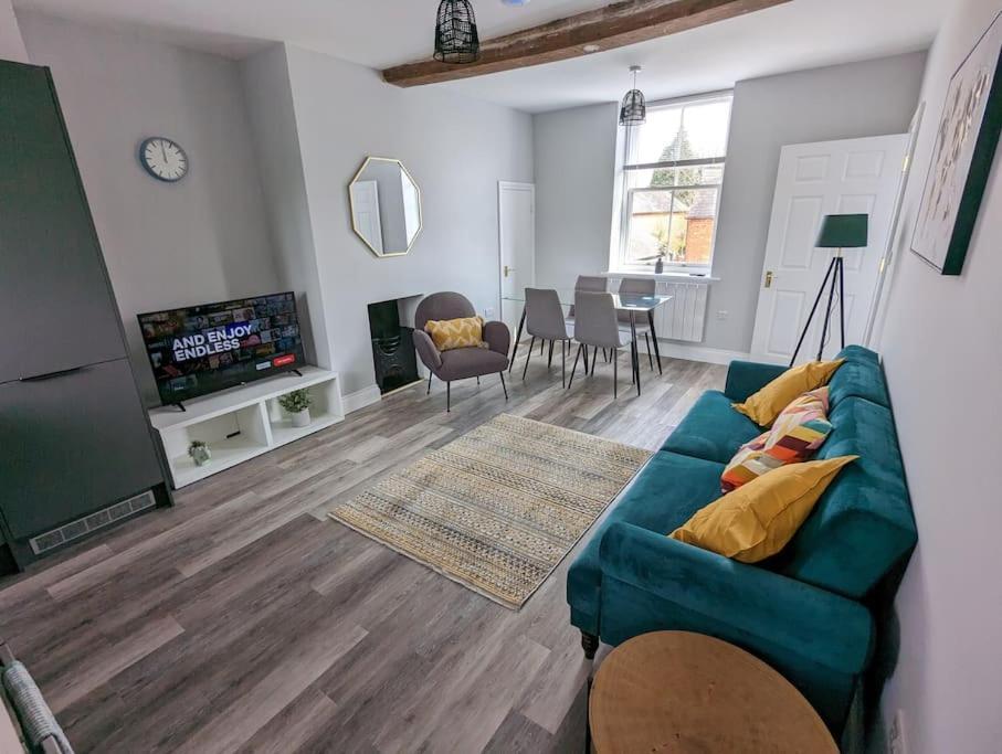 Apartment 31 High Street - Modern & Stylish 2-bed - Inc Parking Husbands Bosworth