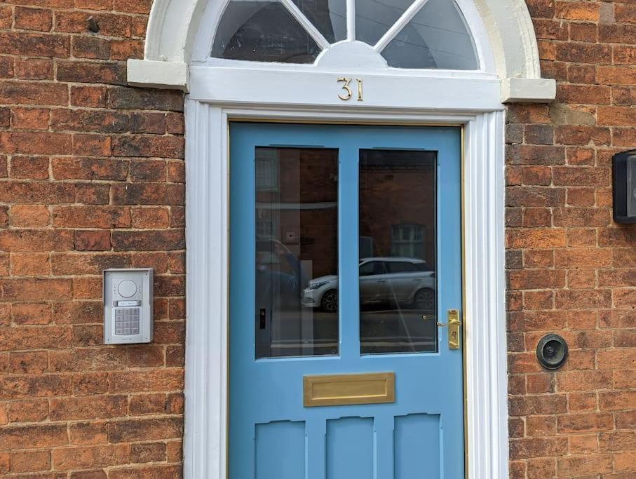 31 High Street - Modern & Stylish 2-bed - Inc Parking Apartment