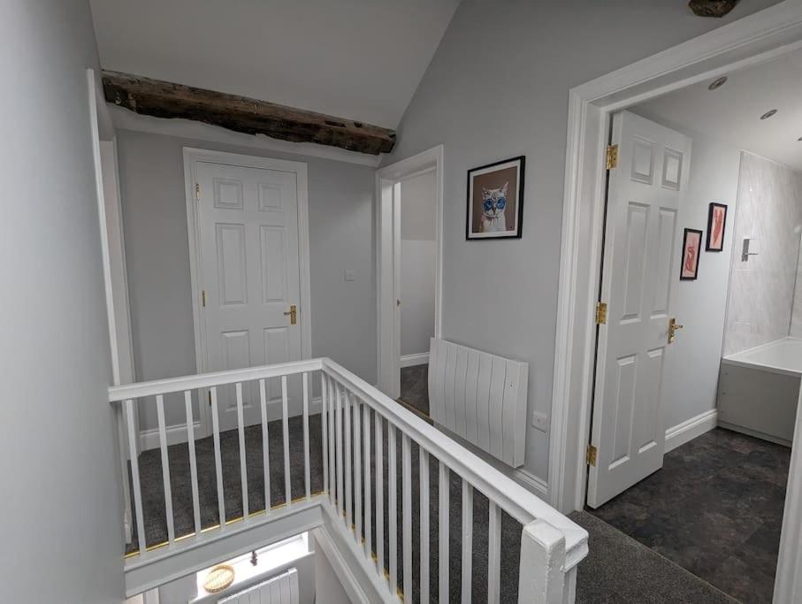Apartment 31 High Street - Modern & Stylish 2-bed - Inc Parking *