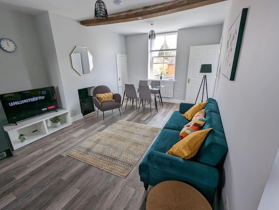 Apartment 31 High Street - Modern & Stylish 2-bed - Inc Parking Husbands Bosworth