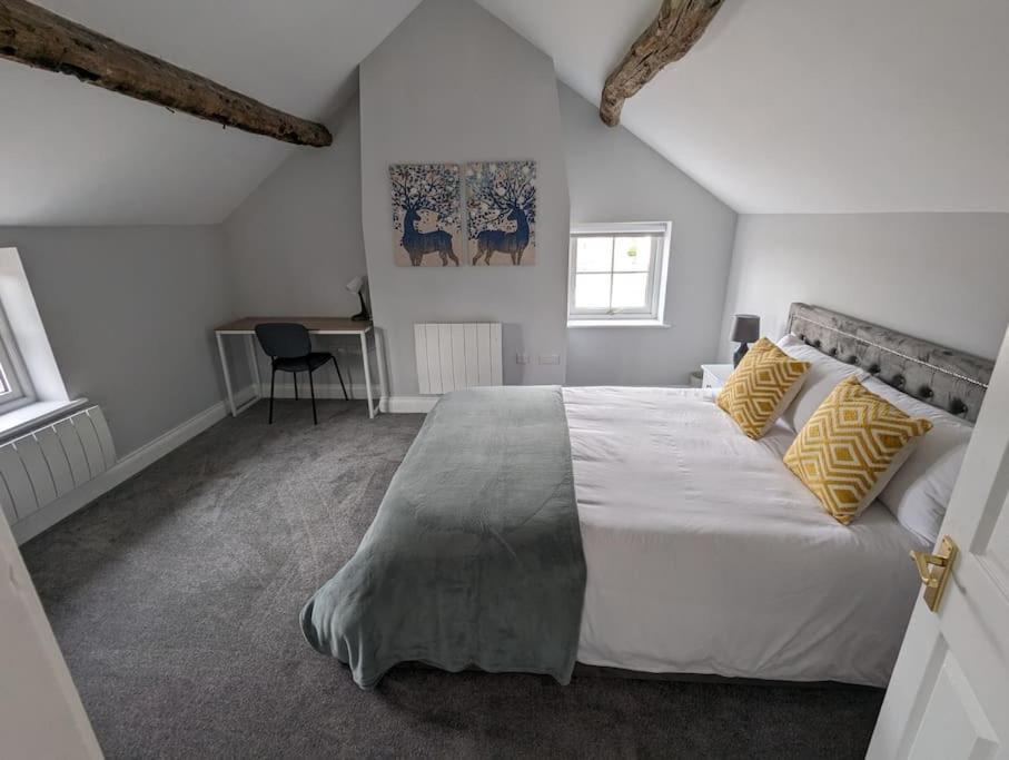 31 High Street - Modern & Stylish 2-bed - Inc Parking Apartment Husbands Bosworth